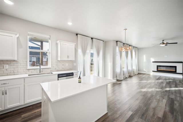 670 SE Booth Avenue, Waukee, IA 50263