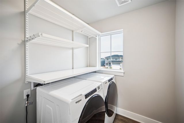 670 SE Booth Avenue, Waukee, IA 50263