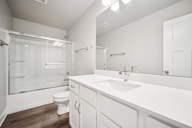 670 SE Booth Avenue, Waukee, IA 50263