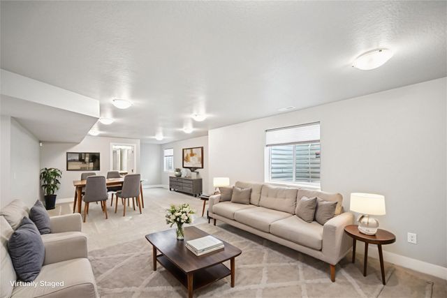 670 SE Booth Avenue, Waukee, IA 50263