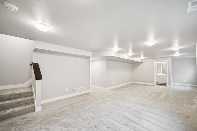 670 SE Booth Avenue, Waukee, IA 50263