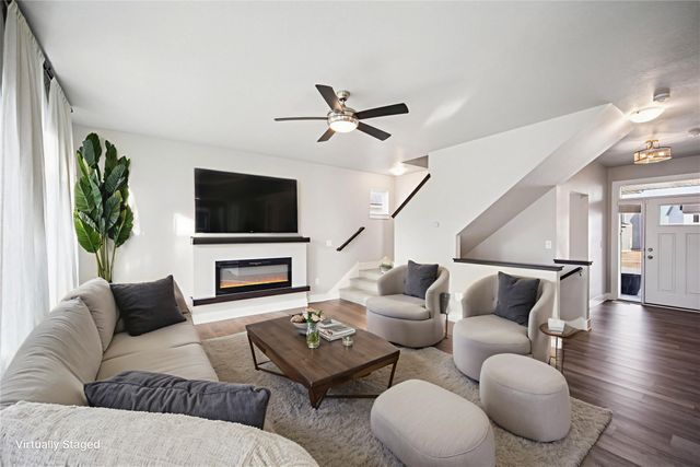 670 SE Booth Avenue, Waukee, IA 50263