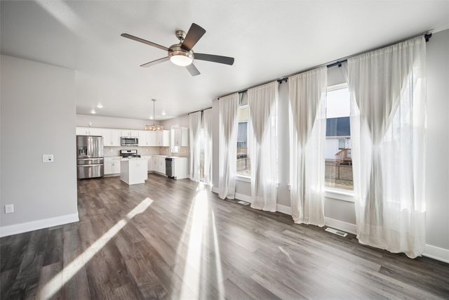 670 SE Booth Avenue, Waukee, IA 50263