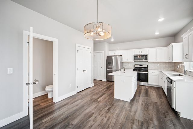 670 SE Booth Avenue, Waukee, IA 50263