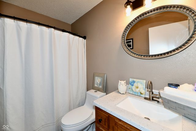 9890 Sapphire Berry Lane, Fishers, IN 46038