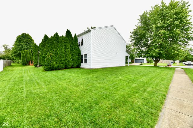 9890 Sapphire Berry Lane, Fishers, IN 46038