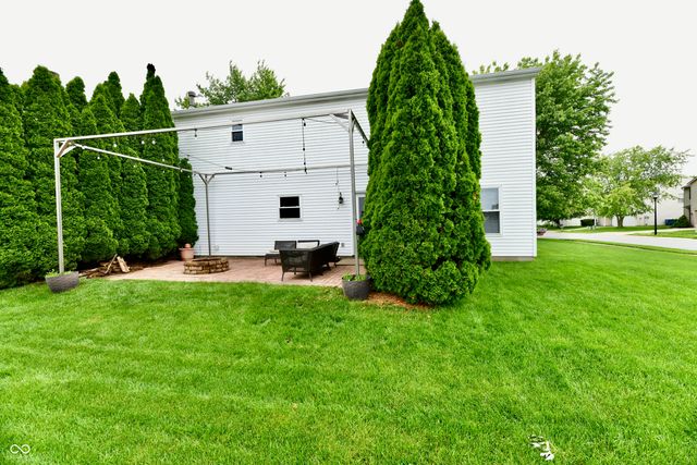 9890 Sapphire Berry Lane, Fishers, IN 46038