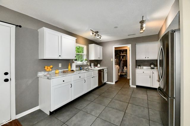 9890 Sapphire Berry Lane, Fishers, IN 46038