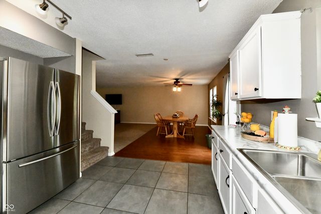 9890 Sapphire Berry Lane, Fishers, IN 46038