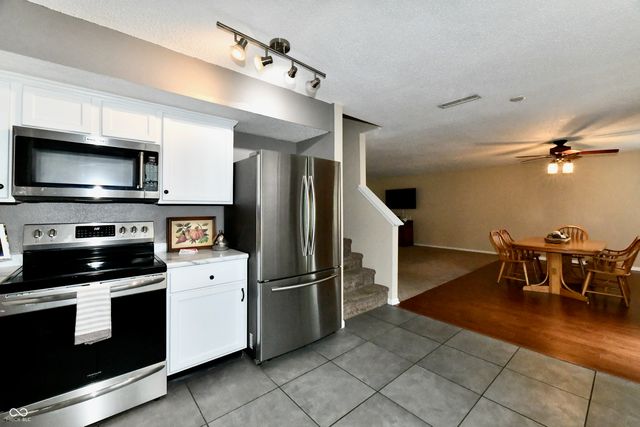 9890 Sapphire Berry Lane, Fishers, IN 46038
