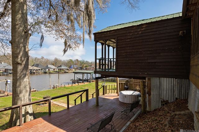 21018 Diversion Canal Rd, Maurepas, LA 70449