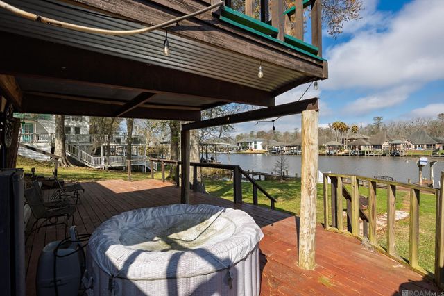 21018 Diversion Canal Rd, Maurepas, LA 70449