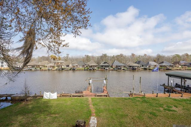 21018 Diversion Canal Rd, Maurepas, LA 70449