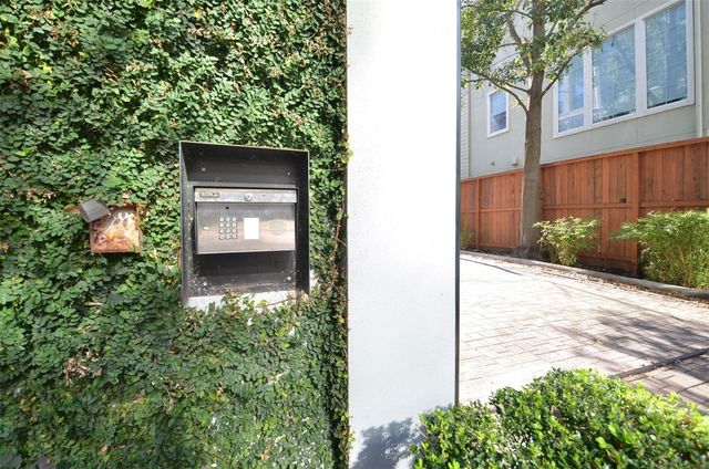 1818 Binz Street E, Houston, TX 77004