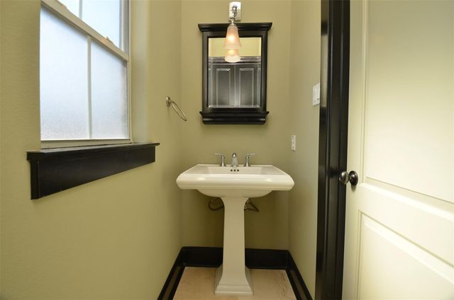 1818 Binz Street E, Houston, TX 77004