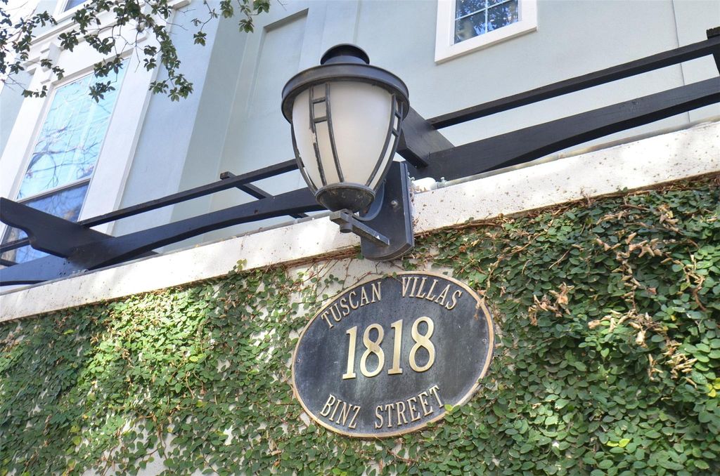 1818 Binz Street E, Houston, TX 77004