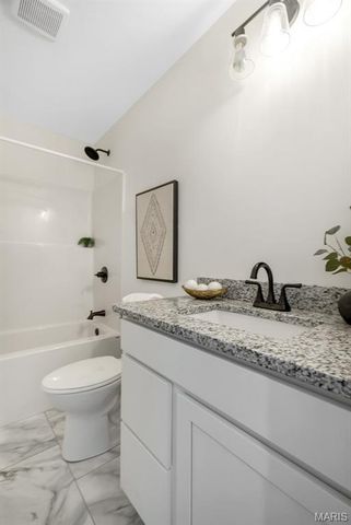 204 Wrigley Field Drive, Bethalto, IL 62010