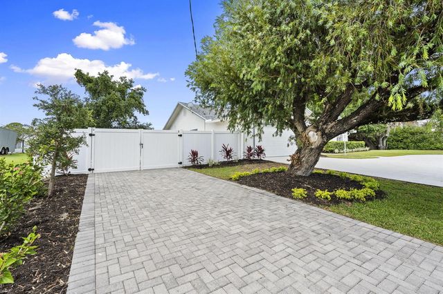 1952 SW Import Drive, Port St. Lucie, FL 34953