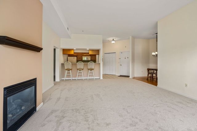 218 Reservoir St 103, Holden, MA 01520