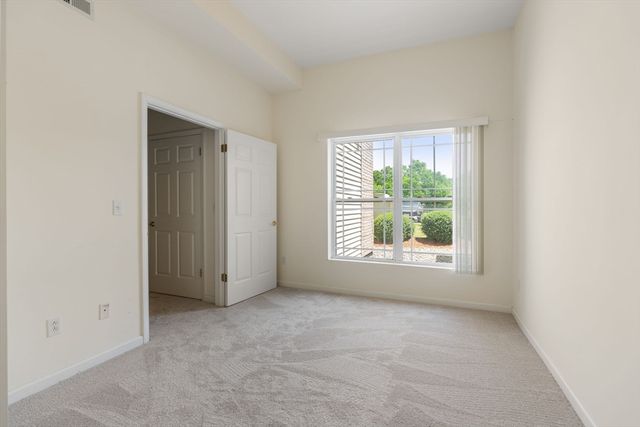 218 Reservoir St 103, Holden, MA 01520