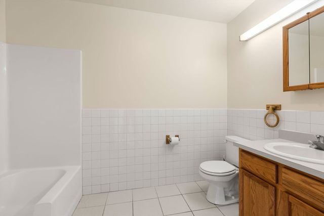 218 Reservoir St 103, Holden, MA 01520