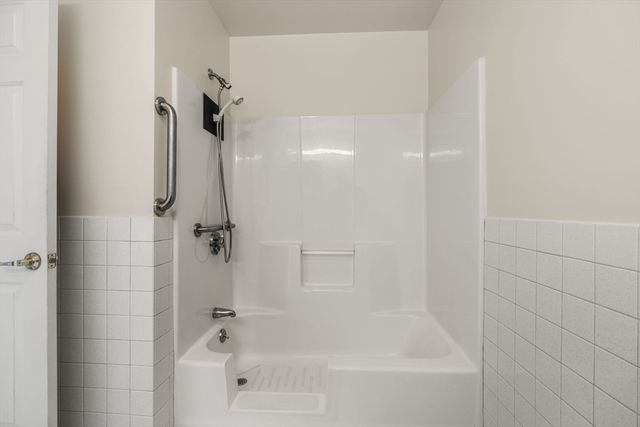 218 Reservoir St 103, Holden, MA 01520