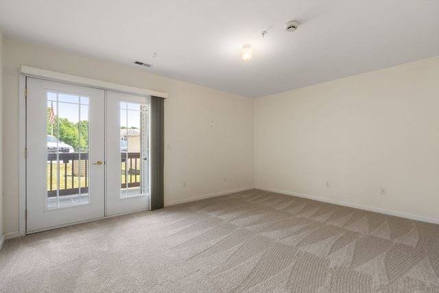 218 Reservoir St 103, Holden, MA 01520