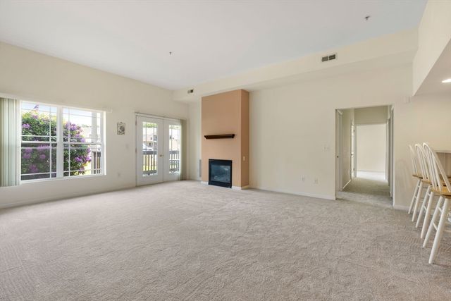 218 Reservoir St 103, Holden, MA 01520