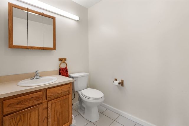 218 Reservoir St 103, Holden, MA 01520