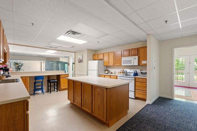218 Reservoir St 103, Holden, MA 01520