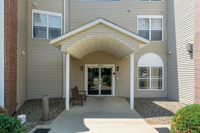218 Reservoir St 103, Holden, MA 01520