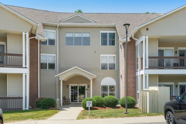 218 Reservoir St 103, Holden, MA 01520