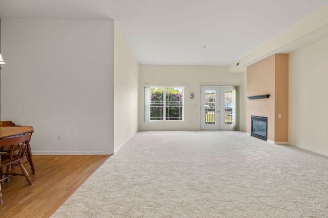 218 Reservoir St 103, Holden, MA 01520