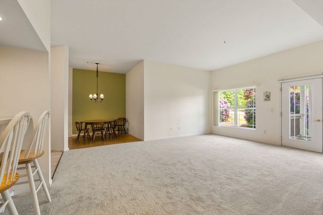218 Reservoir St 103, Holden, MA 01520