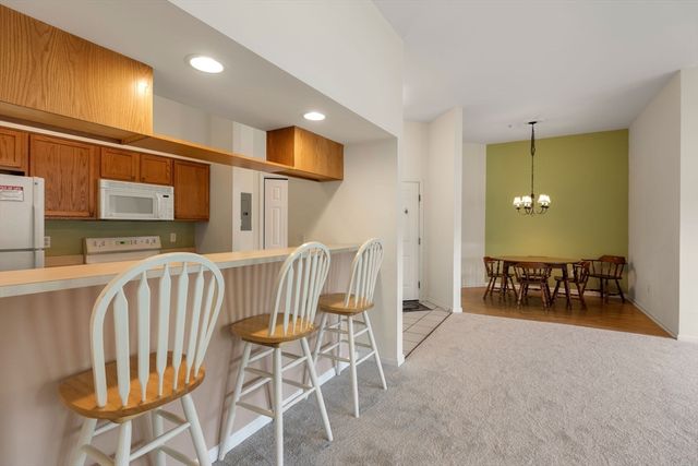 218 Reservoir St 103, Holden, MA 01520