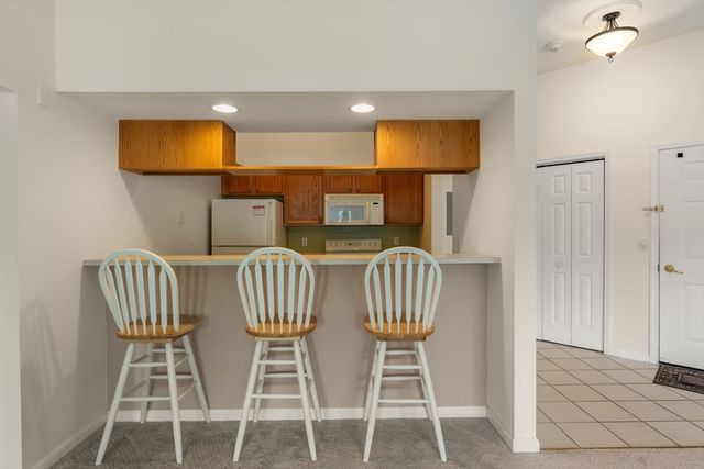 218 Reservoir St 103, Holden, MA 01520