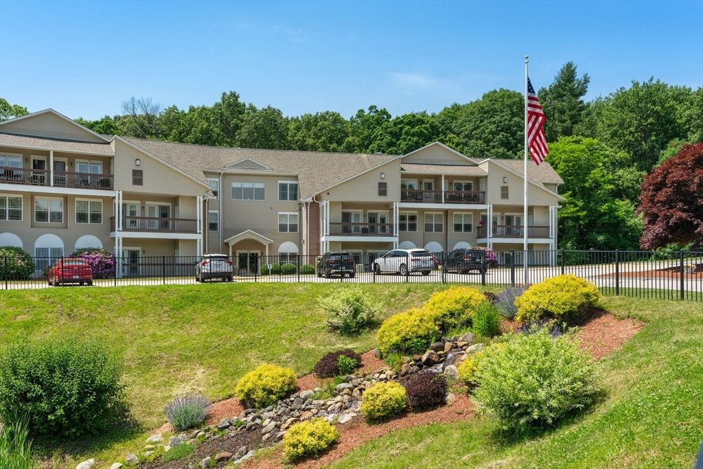 218 Reservoir St 103, Holden, MA 01520