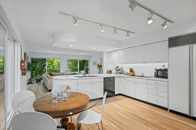 625 SHERIDAN Road, Highland Park, IL 60035