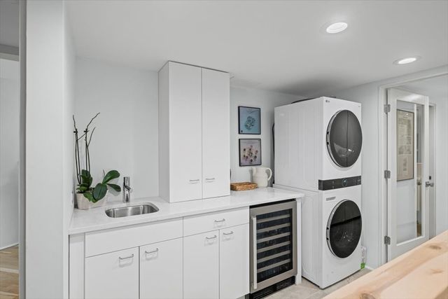 625 SHERIDAN Road, Highland Park, IL 60035