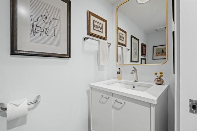 625 SHERIDAN Road, Highland Park, IL 60035