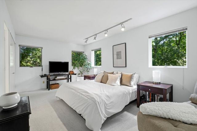 625 SHERIDAN Road, Highland Park, IL 60035