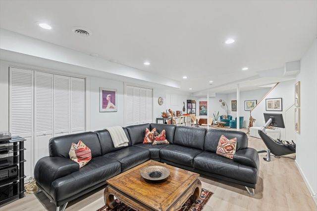 625 SHERIDAN Road, Highland Park, IL 60035