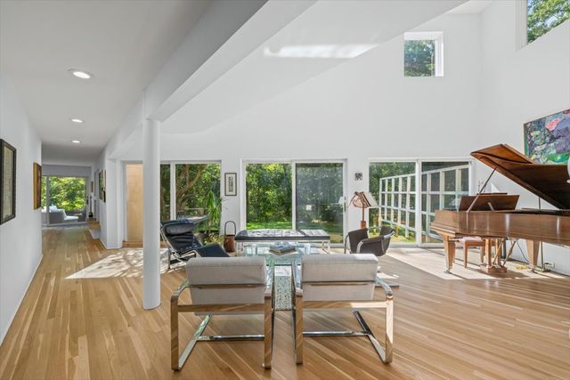 625 SHERIDAN Road, Highland Park, IL 60035