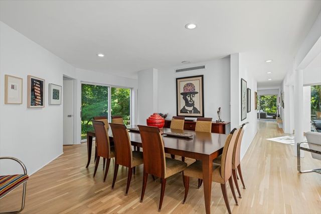 625 SHERIDAN Road, Highland Park, IL 60035