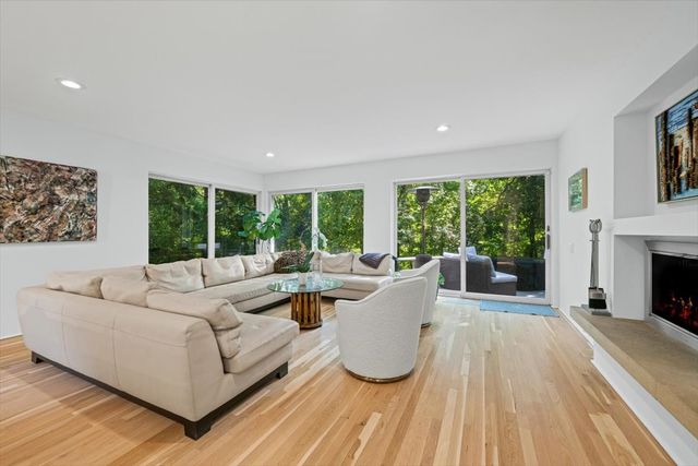 625 SHERIDAN Road, Highland Park, IL 60035