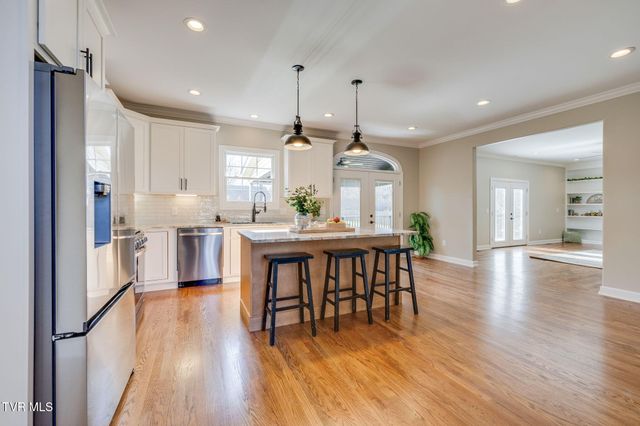 6 Carriage Court, Johnson City, TN 37604