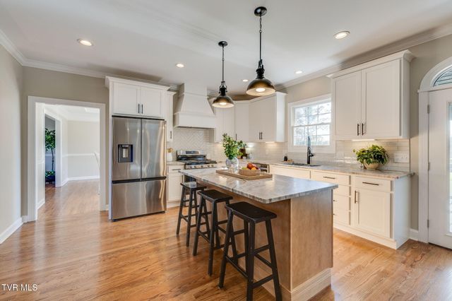 6 Carriage Court, Johnson City, TN 37604