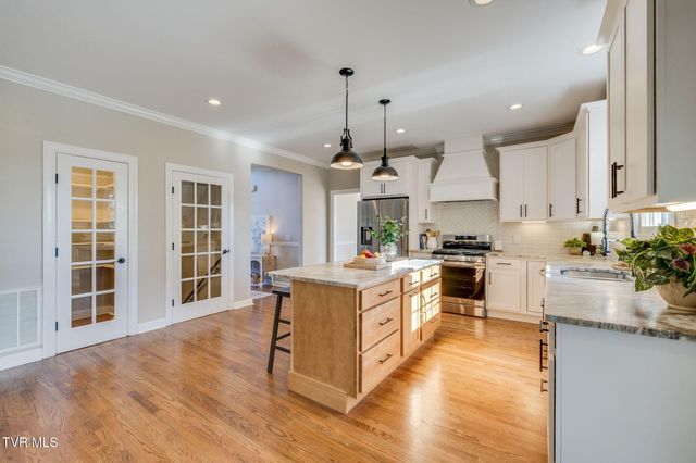 6 Carriage Court, Johnson City, TN 37604