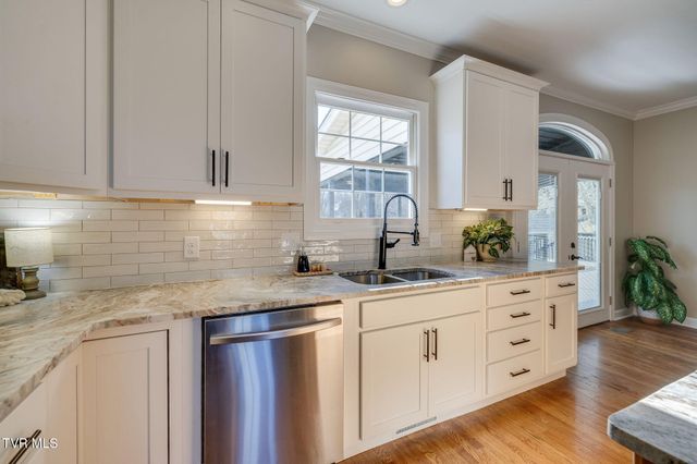 6 Carriage Court, Johnson City, TN 37604