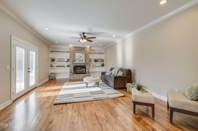 6 Carriage Court, Johnson City, TN 37604